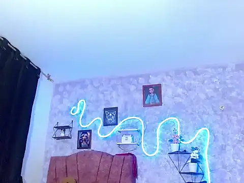 Snapshot of Everlin__Hot_ chatting on 02-15-26, 10:36 Everlin Hot online show from 02-15-26, 10:36