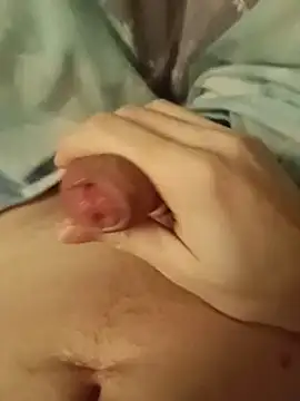 Snapshot of CutxeFrench chatting on 02-20-26, 07:03 CutxeFrench online show from 02-20-26, 07:03