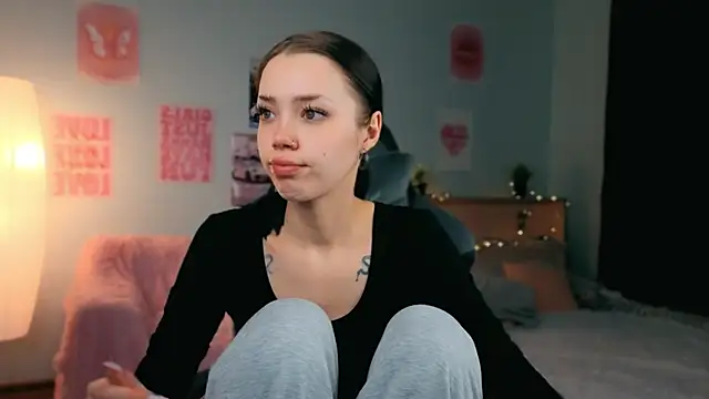 Snapshot of Vexnexe chatting on 02-13-26, 06:48 Vexnexe online show from 02-13-26, 06:48