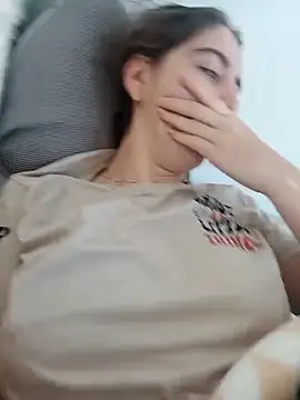 Snapshot of laparejaideal08 chatting on 02-12-26, 10:32 laparejaideal08 online show from 02-12-26, 10:32