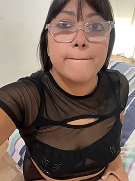 Snapshot of bebacurvyy chatting on 03-12-26, 04:35 bebacurvyy online show from 03-12-26, 04:35