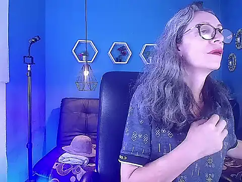 laurasofia45 online show from 02-17-26, 03:58