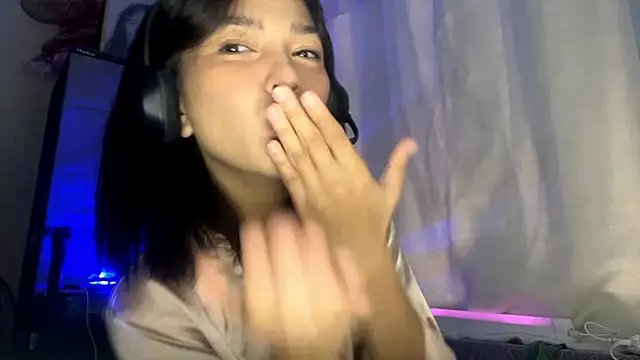 Snapshot of ConstancePorrini chatting on 02-12-26, 07:36 ConstancePorrini online show from 02-12-26, 07:36