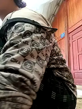 Snapshot of hot-luna- chatting on 02-18-26, 12:39 hot-luna- online show from 02-18-26, 12:39