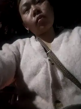 Snapshot of Bella-222 chatting on 02-05-26, 10:42 Bella-222 online show from 02-05-26, 10:42