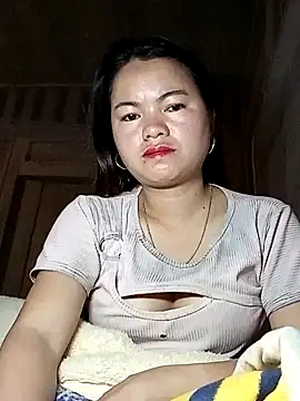 Snapshot of emlylyxinh chatting on 02-14-26, 06:37 emlylyxinh online show from 02-14-26, 06:37