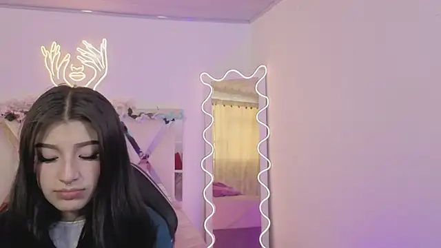 Snapshot of NEFTIS_TAY chatting on 02-25-26, 07:01 NEFTIS TAY online show from 02-25-26, 07:01