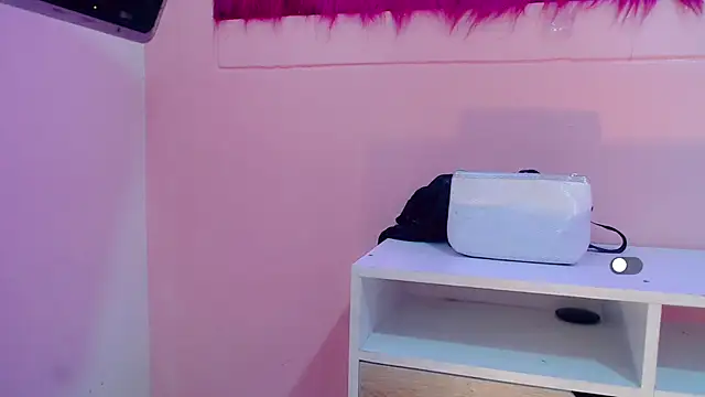 Snapshot of isabella_vogue chatting on 02-14-26, 11:40 isabella vogue online show from 02-14-26, 11:40