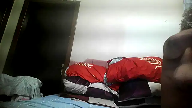 Snapshot of bialoba7 chatting on 12-13-25, 11:32 bialoba7 online show from 12-13-25, 11:32