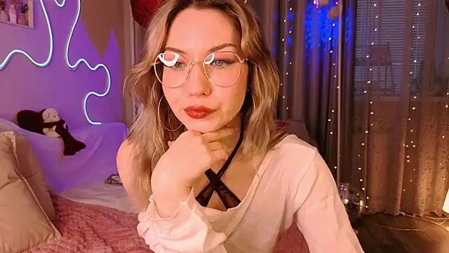 Snapshot of lusciousslily chatting on 02-25-26, 01:37 lusciousslily online show from 02-25-26, 01:37