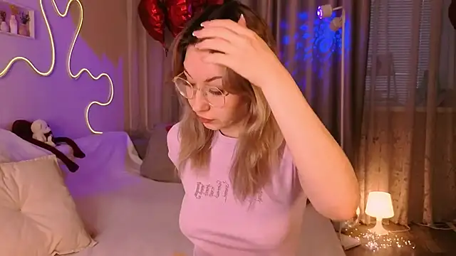 Snapshot of lusciousslily chatting on 02-26-26, 01:37 lusciousslily online show from 02-26-26, 01:37