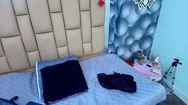 Snapshot of lil_miia chatting on 02-14-26, 07:10 lil miia online show from 02-14-26, 07:10