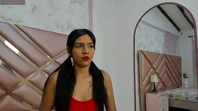 Snapshot of LauraRoot chatting on 02-05-26, 11:48 LauraRoot online show from 02-05-26, 11:48