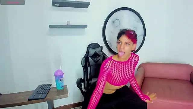 Snapshot of Philipp-Jones chatting on 02-08-26, 12:19 Philipp-Jones online show from 02-08-26, 12:19