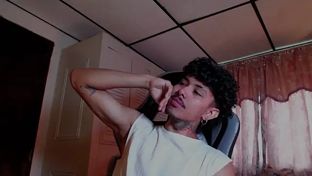 Snapshot of D3v1L88 chatting on 02-13-26, 05:20 D3v1L88 online show from 02-13-26, 05:20