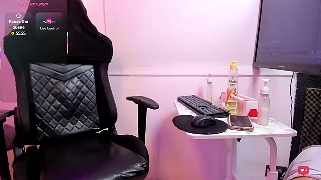 Snapshot of Bella_Miller1_ chatting on 02-24-26, 07:56 Bella Miller1 online show from 02-24-26, 07:56