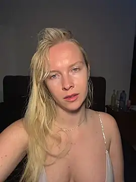 Snapshot of Ellie-rosee chatting on 02-24-26, 03:43 Ellie-rosee online show from 02-24-26, 03:43