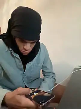 Snapshot of LongPanter04 chatting on 03-15-26, 10:05 LongPanter04 online show from 03-15-26, 10:05