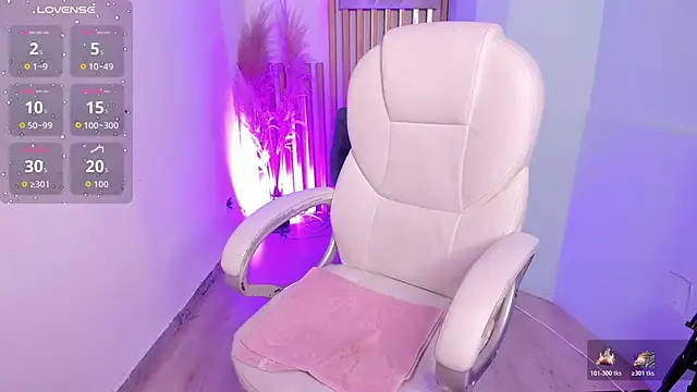 Snapshot of VioletSky1 chatting on 02-22-26, 06:13 VioletSky1 online show from 02-22-26, 06:13