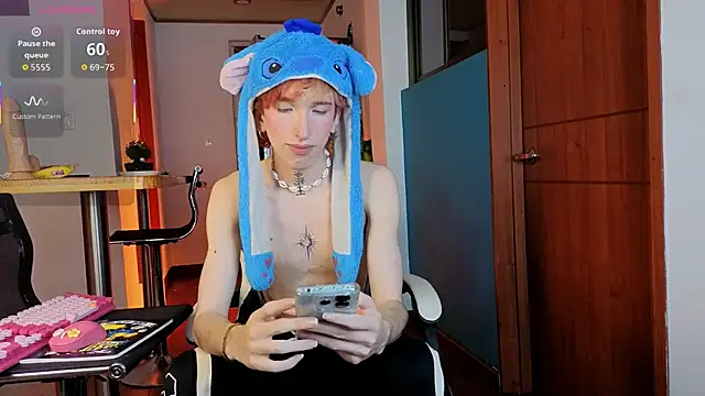 Snapshot of golden_twink_ chatting on 02-05-26, 05:56 golden twink online show from 02-05-26, 05:56