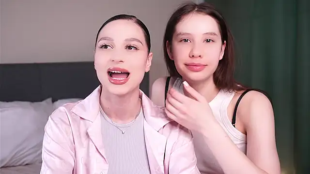 Snapshot of ZofiaSoshnik chatting on 02-14-26, 07:05 ZofiaSoshnik online show from 02-14-26, 07:05