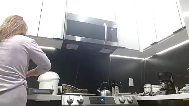 Snapshot of HazelSkyesChat chatting on 02-25-26, 02:27 HazelSkyesChat online show from 02-25-26, 02:27