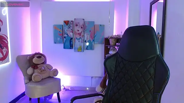 Snapshot of FIORELLA_L chatting on 02-13-26, 12:12 FIORELLA L online show from 02-13-26, 12:12