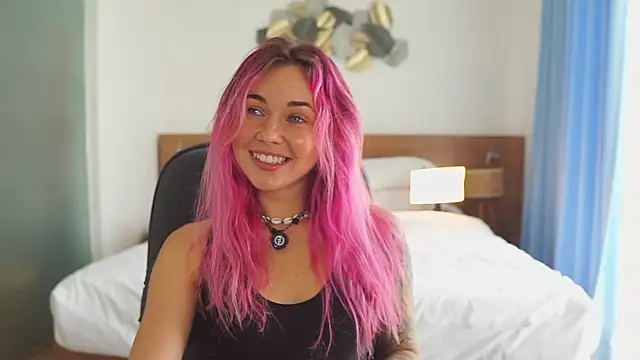 Sarah Pink online show from 12-19-25, 01:34