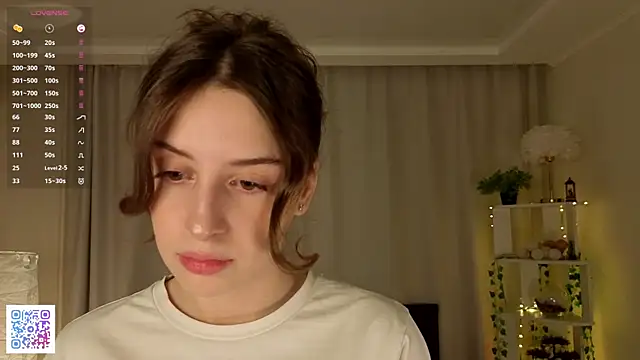 Snapshot of LeanneDinkle chatting on 02-13-26, 04:52 LeanneDinkle online show from 02-13-26, 04:52