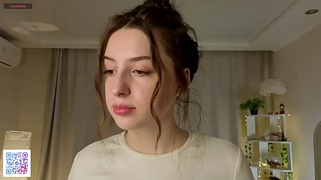 Snapshot of LeanneDinkle chatting on 02-21-26, 04:46 LeanneDinkle online show from 02-21-26, 04:46