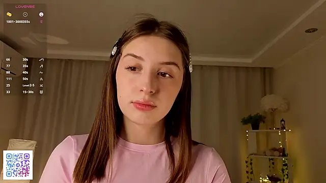 Snapshot of LeanneDinkle chatting on 02-24-26, 04:43 LeanneDinkle online show from 02-24-26, 04:43