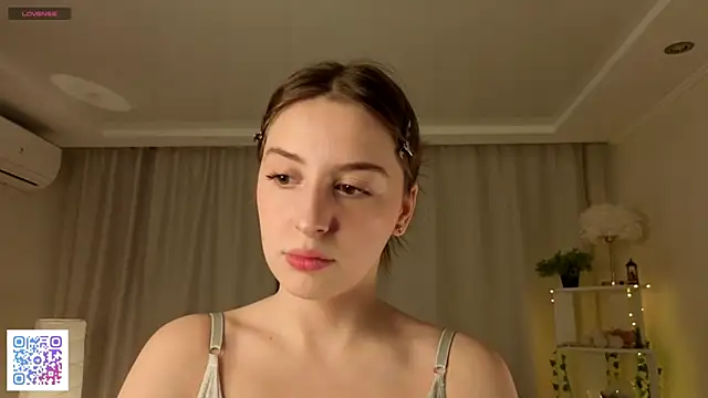 Snapshot of LeanneDinkle chatting on 02-28-26, 04:57 LeanneDinkle online show from 02-28-26, 04:57