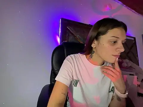 Snapshot of alison_parkerr26 chatting on 02-02-26, 05:33 alison parkerr26 online show from 02-02-26, 05:33