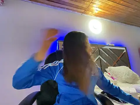 Snapshot of alison_parkerr26 chatting on 02-10-26, 02:37 alison parkerr26 online show from 02-10-26, 02:37