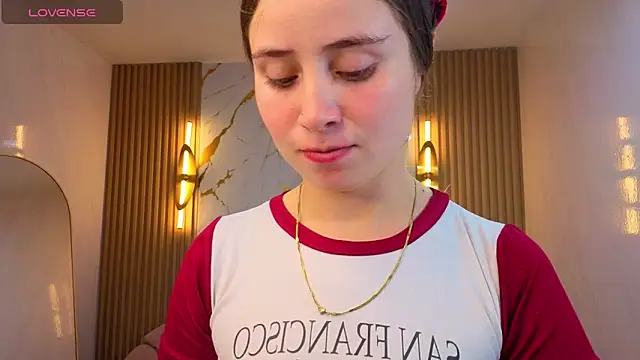 Snapshot of Ariana18_b chatting on 02-28-26, 12:50 Ariana18 b online show from 02-28-26, 12:50