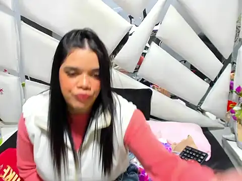 Snapshot of _EmilySquirt chatting on 02-13-26, 01:29 EmilySquirt online show from 02-13-26, 01:29