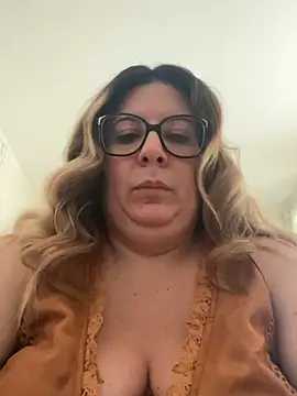 Snapshot of JasmineGlow7 chatting on 03-02-26, 01:40 JasmineGlow7 online show from 03-02-26, 01:40