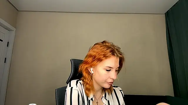 Snapshot of LuxuryRita chatting on 02-09-26, 01:48 LuxuryRita online show from 02-09-26, 01:48