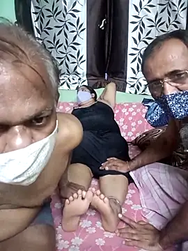 Snapshot of HoneyHush chatting on 02-28-26, 05:47 HoneyHush online show from 02-28-26, 05:47