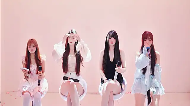 Snapshot of CC-0606 chatting on 02-03-26, 09:47 CC-0606 online show from 02-03-26, 09:47