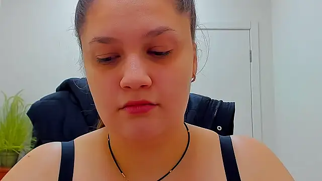 Snapshot of Maddinia chatting on 02-13-26, 08:43 Maddinia online show from 02-13-26, 08:43