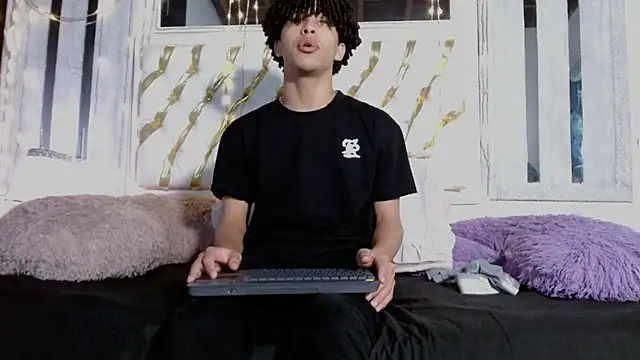 Snapshot of ian_smith_ chatting on 02-19-26, 12:12 ian smith online show from 02-19-26, 12:12