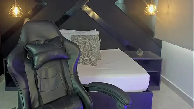 charlottee27  online show from 02-28-26, 07:48