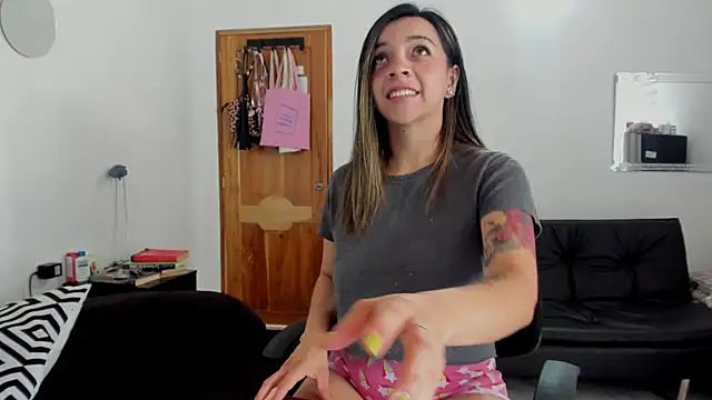 Snapshot of Ana-Spencer chatting on 04-14-26, 02:45 Ana-Spencer online show from 04-14-26, 02:45