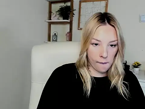 Snapshot of VelvetAngela chatting on 03-04-26, 01:28 VelvetAngela online show from 03-04-26, 01:28