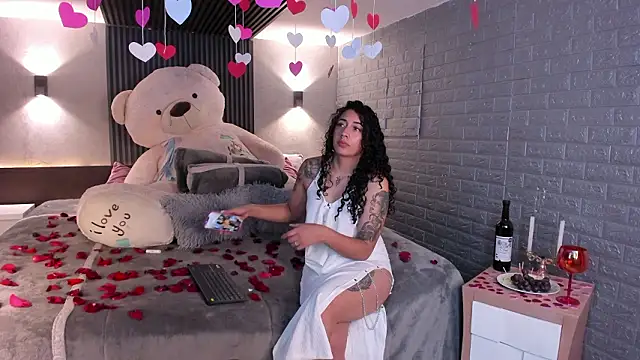 Snapshot of Magic_ivone chatting on 02-14-26, 12:13 Magic ivone online show from 02-14-26, 12:13