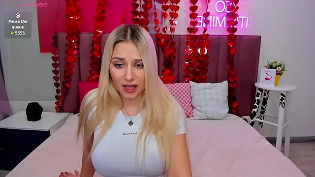 Snapshot of MIla_Stunning chatting on 02-11-26, 01:21 MIla Stunning online show from 02-11-26, 01:21