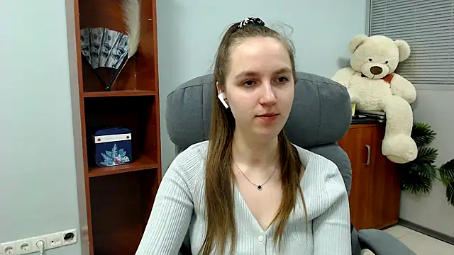 Snapshot of Nessi-Morris chatting on 02-09-26, 08:18 Nessi-Morris online show from 02-09-26, 08:18