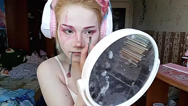 Snapshot of KathernSaulters chatting on 02-21-26, 07:09 KathernSaulters online show from 02-21-26, 07:09