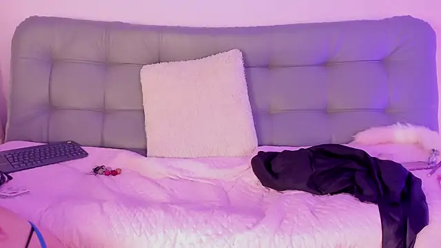 Snapshot of celeste_sky0 chatting on 03-27-26, 04:29 celeste sky0 online show from 03-27-26, 04:29